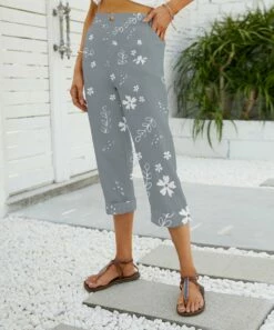 Hot Sale 🎉 Camisa Gray & White Floral Capris - 👩 Women 🤩