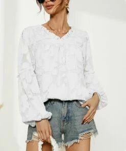 Brand new π Camisa White Floral-Textured Puff-Sleeve V-Neck Top - π© Women βοΈ