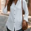 Discount 👍 Camisa White Curved-Hem Button-Up - 👩 Women ⌛ -Women's Shirts Store zu108198144 main tm1660328932