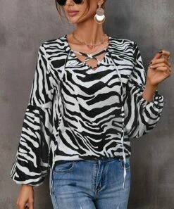 Best reviews of π Camisa Black & White Zebra Crisscross Bishop-Sleeve V-Neck Top - π© Women π