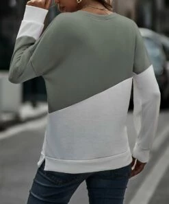 Brand new 🛒 Camisa Gray & White Color-Block Sweatshirt - 👩 Women 🎉 -Women's Shirts Store zu109367795 alt 1 tm1664392809