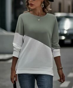 Brand new 🛒 Camisa Gray & White Color-Block Sweatshirt - 👩 Women 🎉 -Women's Shirts Store zu109367795 alt 2 tm1664392809