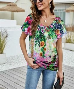 Best deal π Camisa Green & Pink Sunflower V-Neck Top - π© Women π―